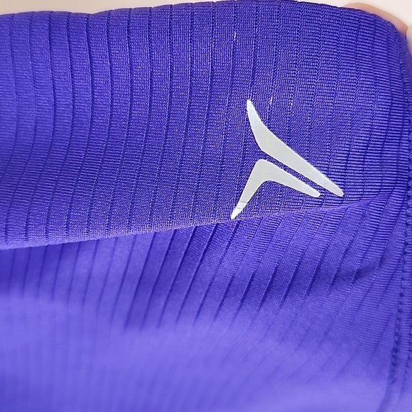 Old Navy Active Top Size: XS - Picture 4 of 16